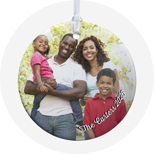 An ornament with Merry Christmas and the Smith Family written on it with the year