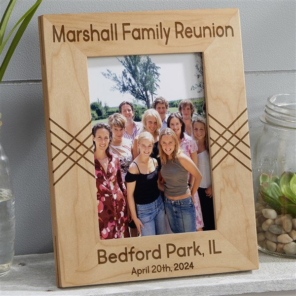 BRIDGEPORT collage frame<br>displays (7) 4x6 photos - Picture Frames, Photo  Albums, Personalized and Engraved Digital Photo Gifts - SendAFrame