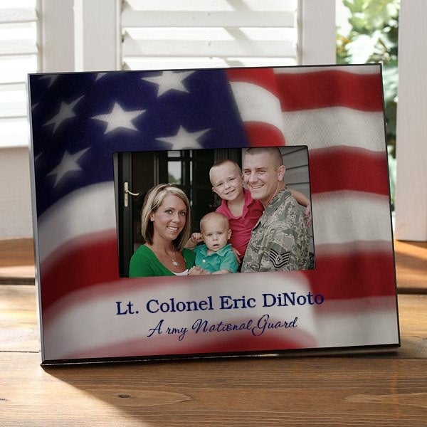 アメリカ米軍　メダル付フォトフレーム American Flag Personalized Picture Frame - 5x7 Wall