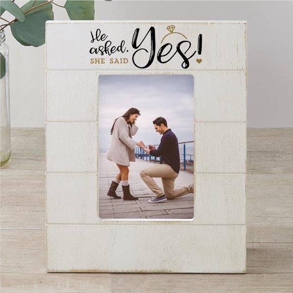 Cornice Portafoto Girevole In Legno 'Let The Adventure Begin': Regalo Di Fidanzamento Originale Per Coppie (15x10 Cm)